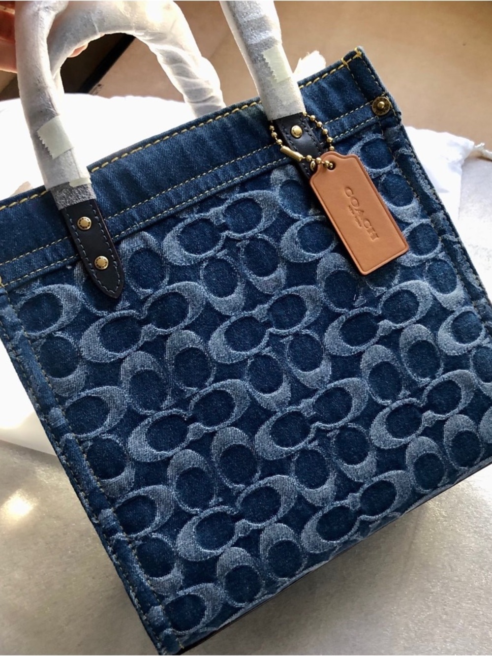 Coach Denim Field Tote 22 Authentic Signature Pattern - Picture 2 of 6